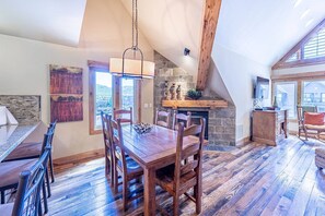 Dining - Park City Mountain Penthouse | Ski-In / Ski-Out Lodge |  Hot Tubs | Pools | Gym | Free Parking Spot (Park City)
