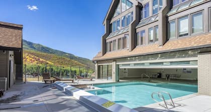 Park City Mountain Penthouse | Ski-In / Ski-Out Lodge | Hot Tubs | Pools | Gym | Free Parking Spot