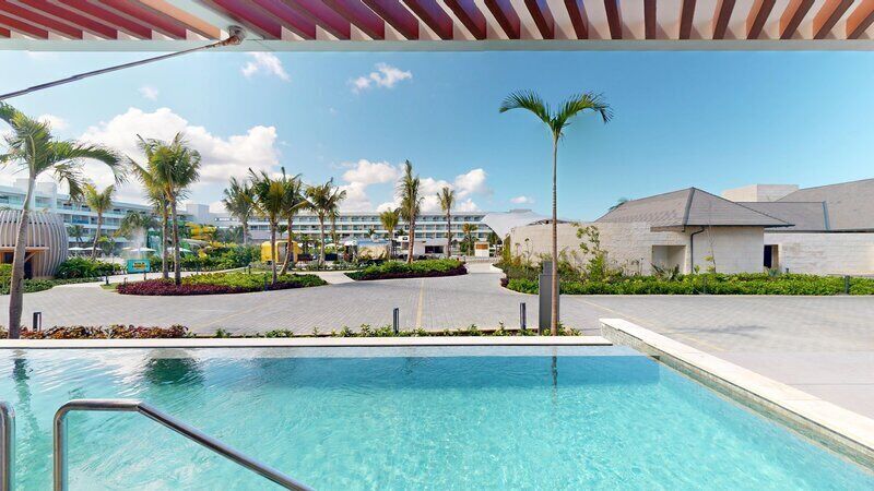 4 outdoor pools, cabanas (surcharge), sun loungers