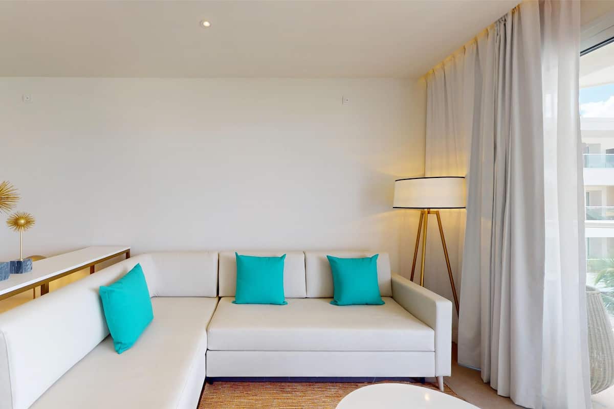 Princess Luxury Junior Suite with Hydromassage | 1 phòng ngủ, két bảo mật tại phòng, bàn ủi/dụng cụ ủi quần áo