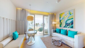 Platinum Junior Suite | Aire de séjour | Téléviseur connecté de 55 po avec télévision par câble