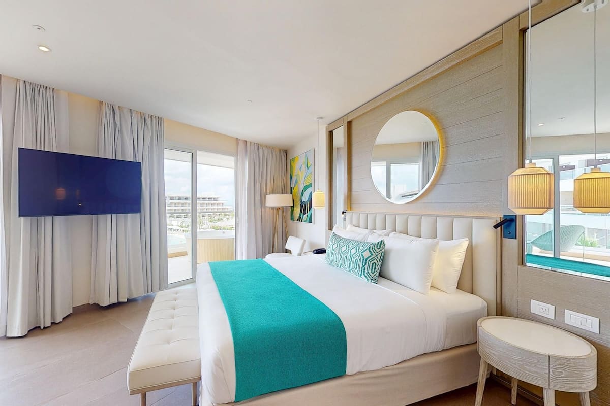 Princess Luxury Junior Suite with Hydromassage | In-room safe, iron/ironing board, free WiFi, bed sheets