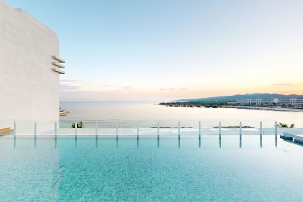 4 piscine all'aperto, cabanas (a pagamento), lettini