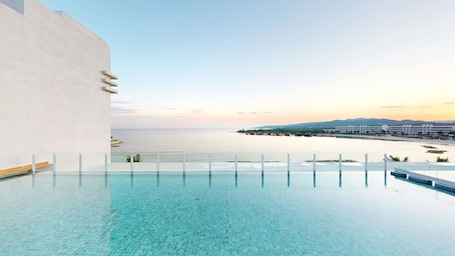 4 outdoor pools, cabanas (surcharge), sun loungers. Princess Grand Jamaica Resort - All Inclusive