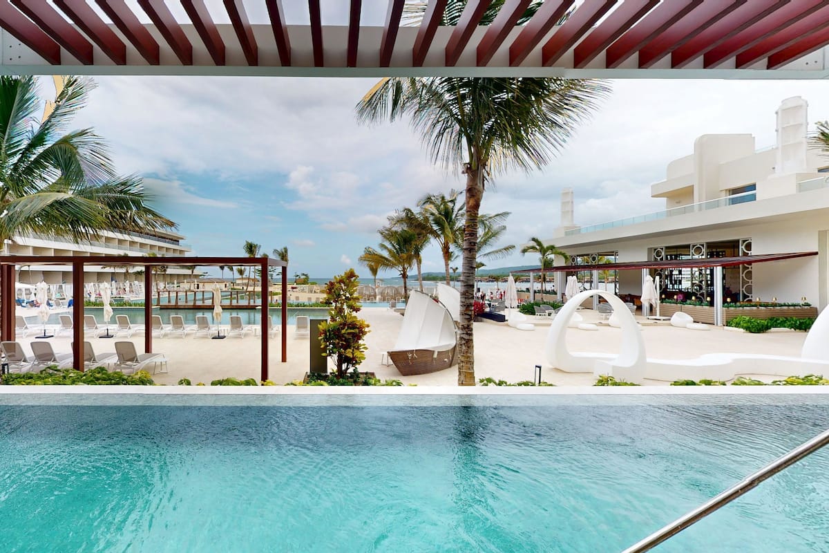 Swim Out Princess Junior Suite | Pool | 4 outdoor pools, cabanas (surcharge), sun loungers