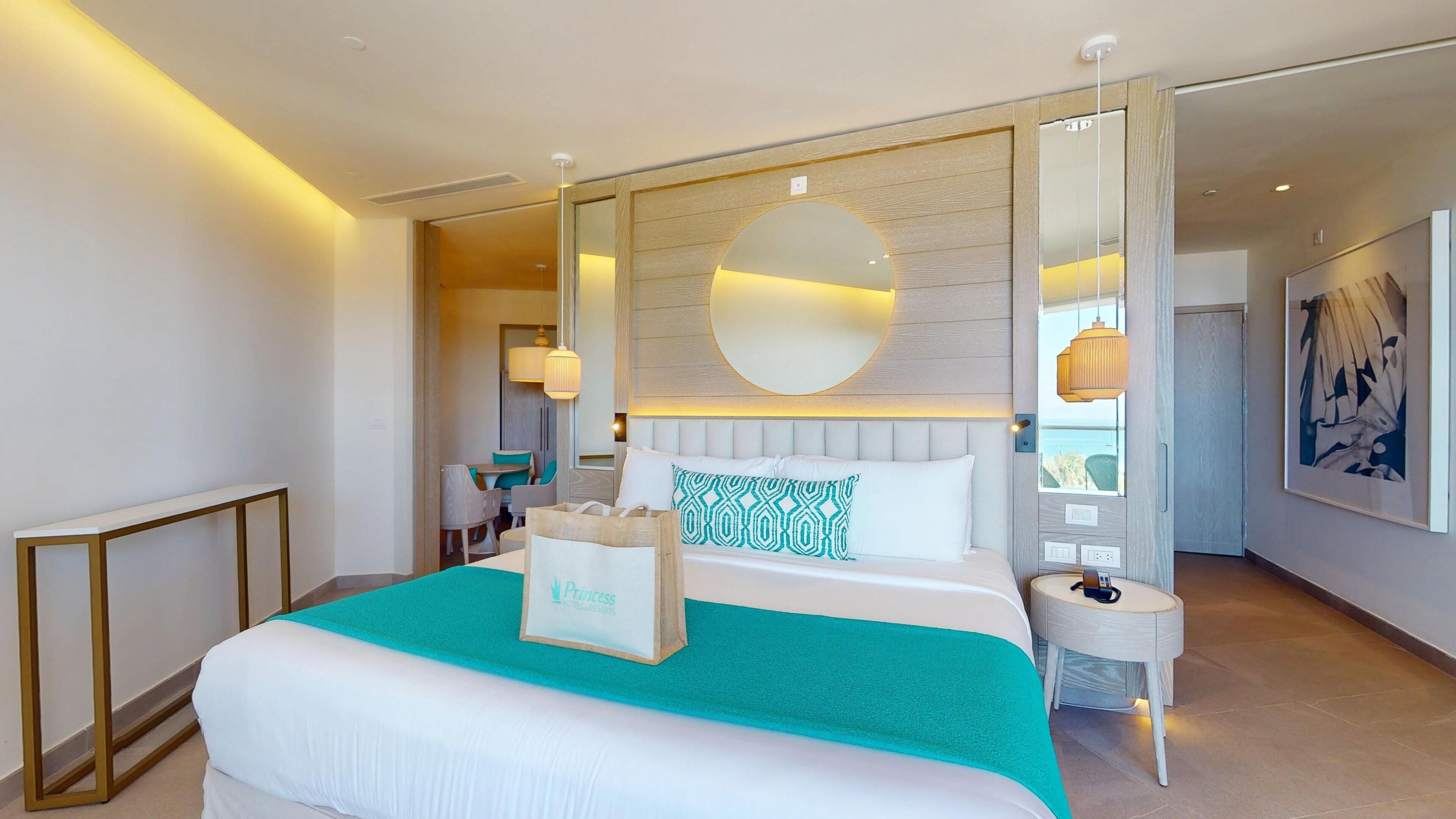 Imperial One Bedroom Master Suite | Coffres-forts dans les chambres, fer et planche à repasser