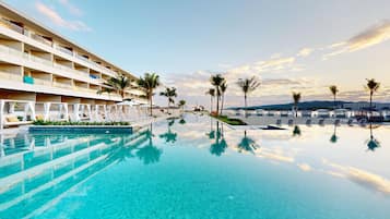 4 Außenpools, Cabañas (gegen Gebühr), Liegestühle