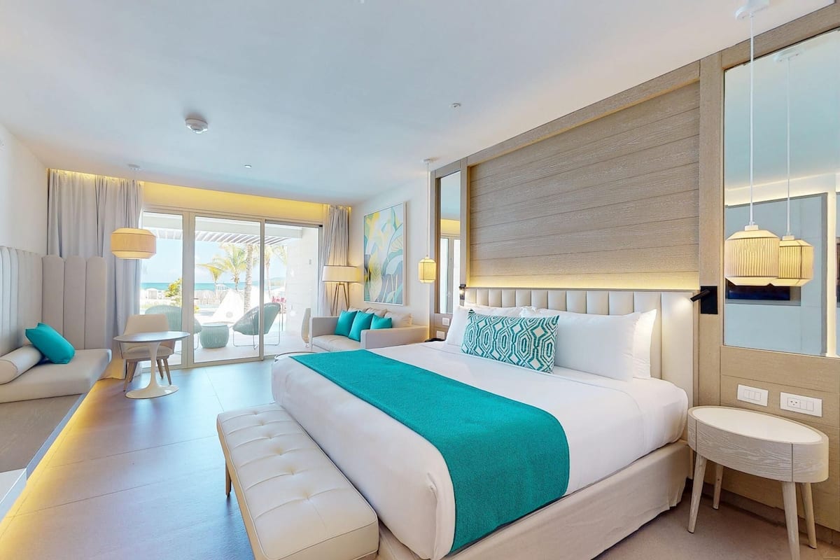 Swim Out Princess Junior Suite | In-room safe, iron/ironing board, free WiFi, bed sheets