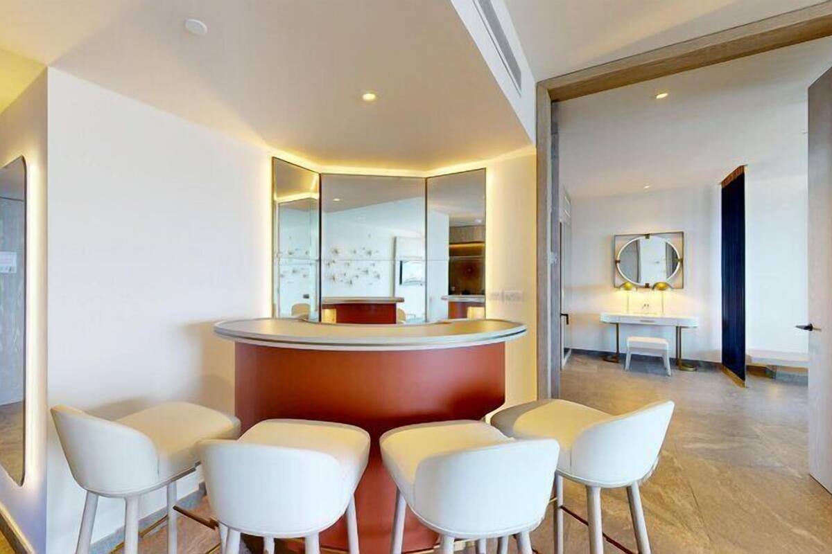 Platinum Master Suite 1 Bedroom | Lobby