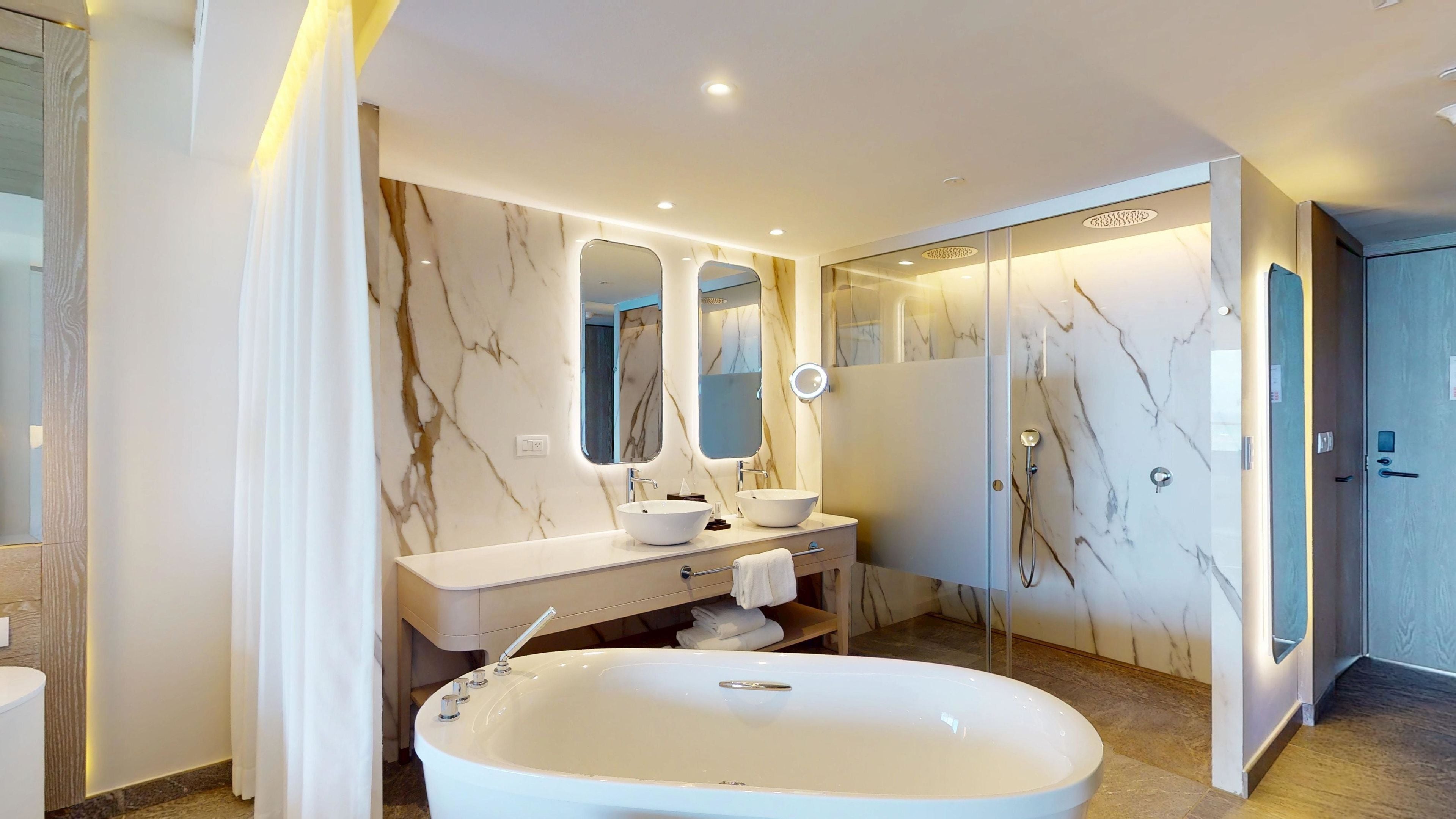 Deluxe Junior Suite | Bathroom | Separate tub and shower, deep soaking tub, rainfall showerhead