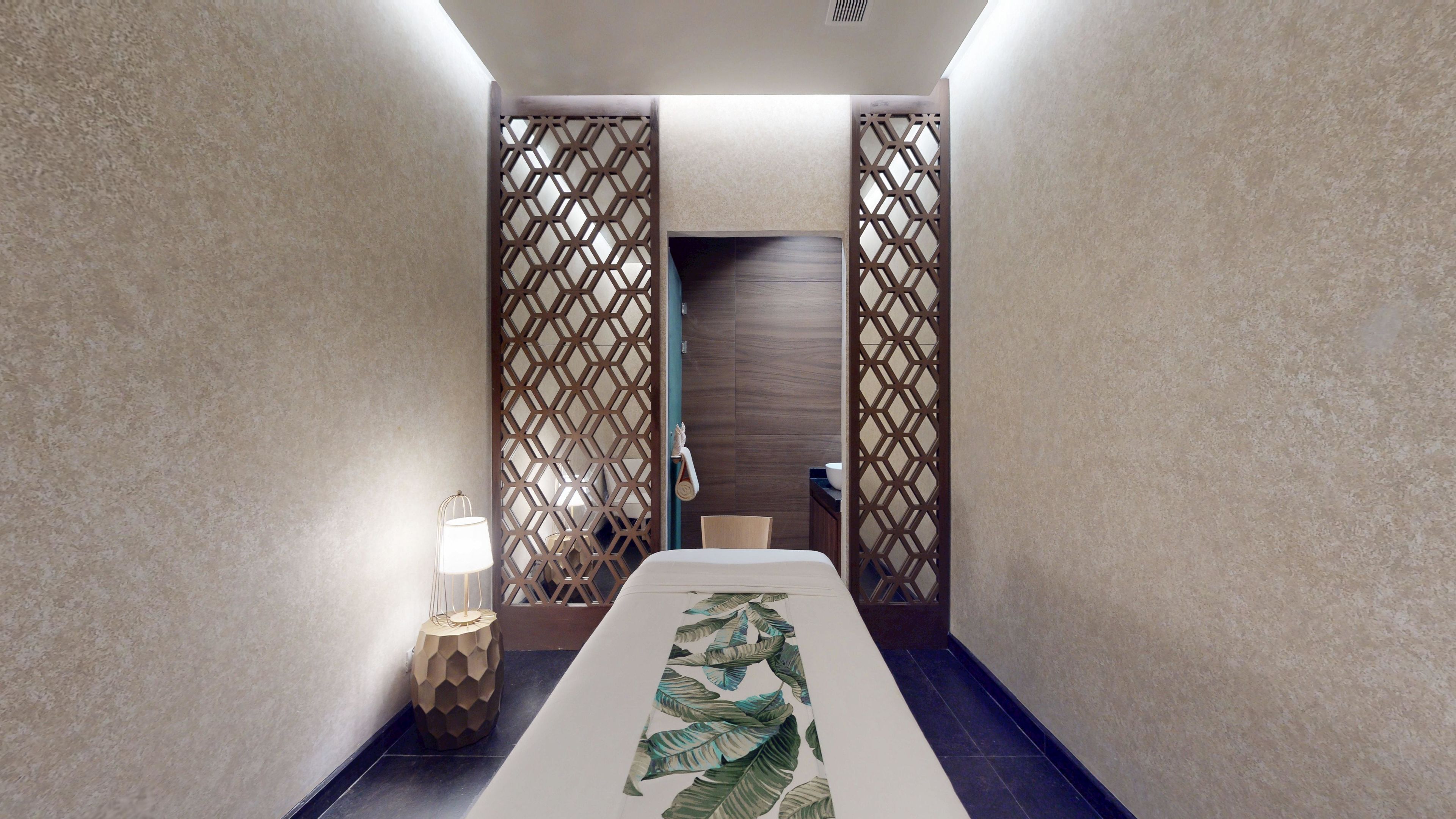 Couples treatment rooms, sauna, hot tub, steam room, body treatments