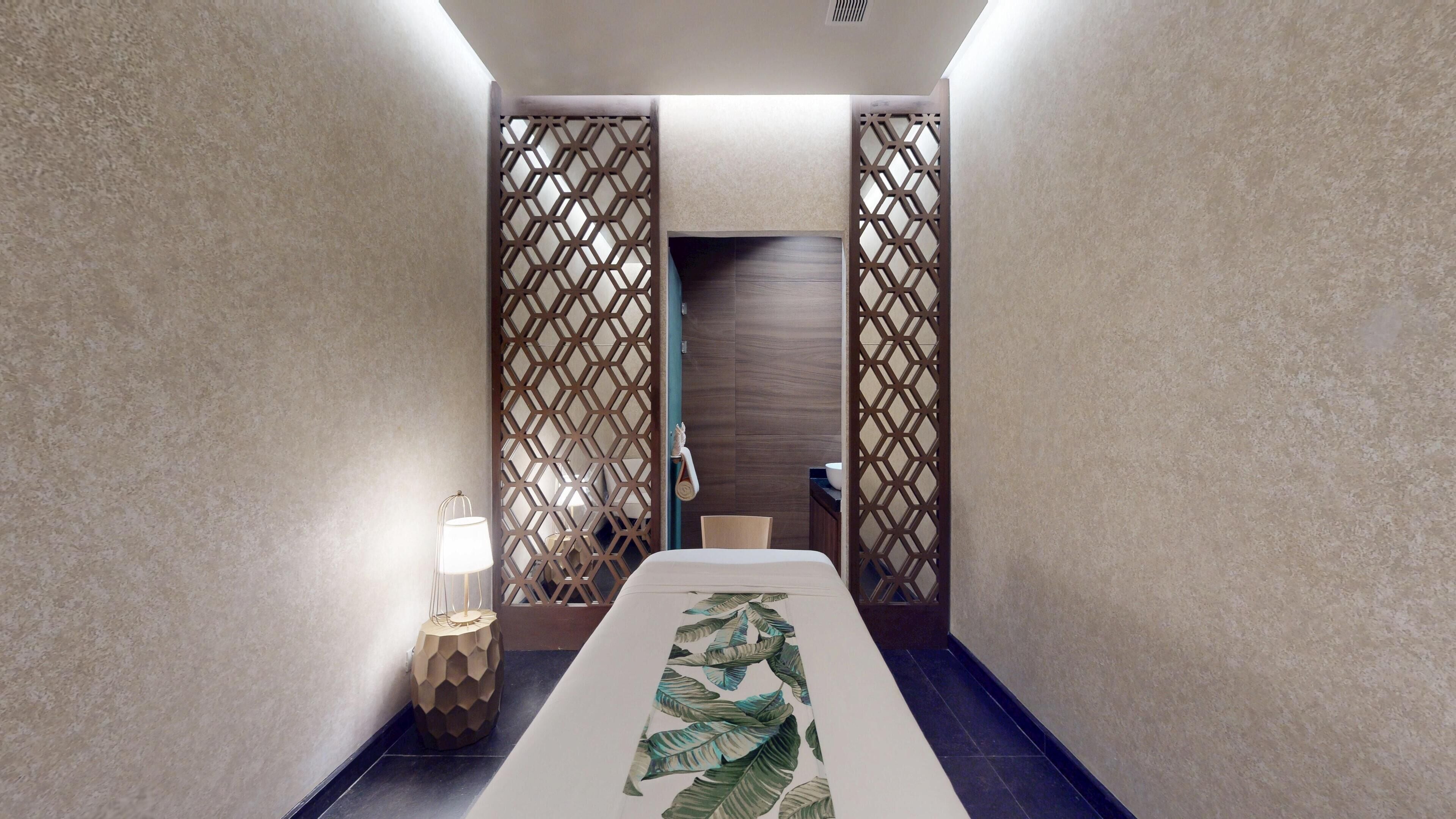 Minibar, in-room safe, iron/ironing board, free WiFi