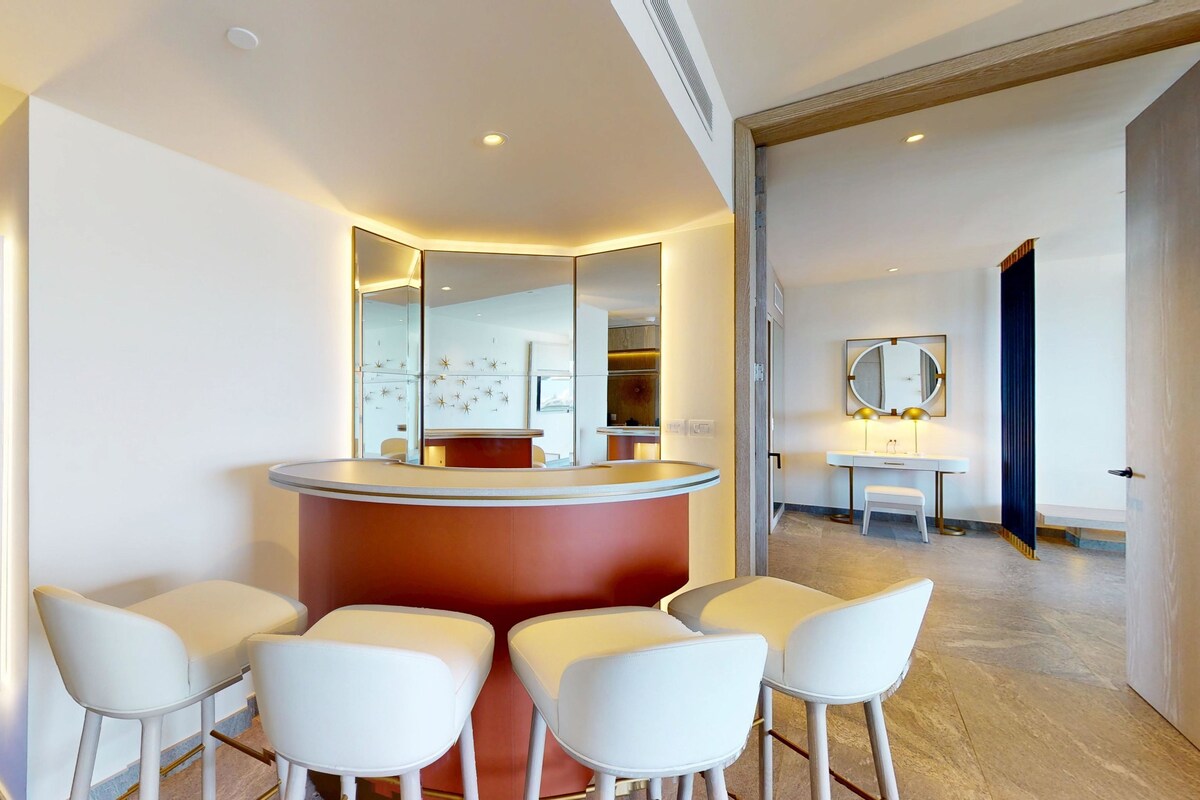 Platinum Master Suite 1 Bedroom | Lobby