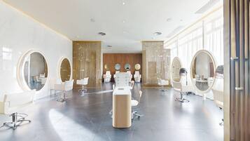 Behandlingsrom for par, badstue, boblebad, dampbad og kroppsbehandlinger