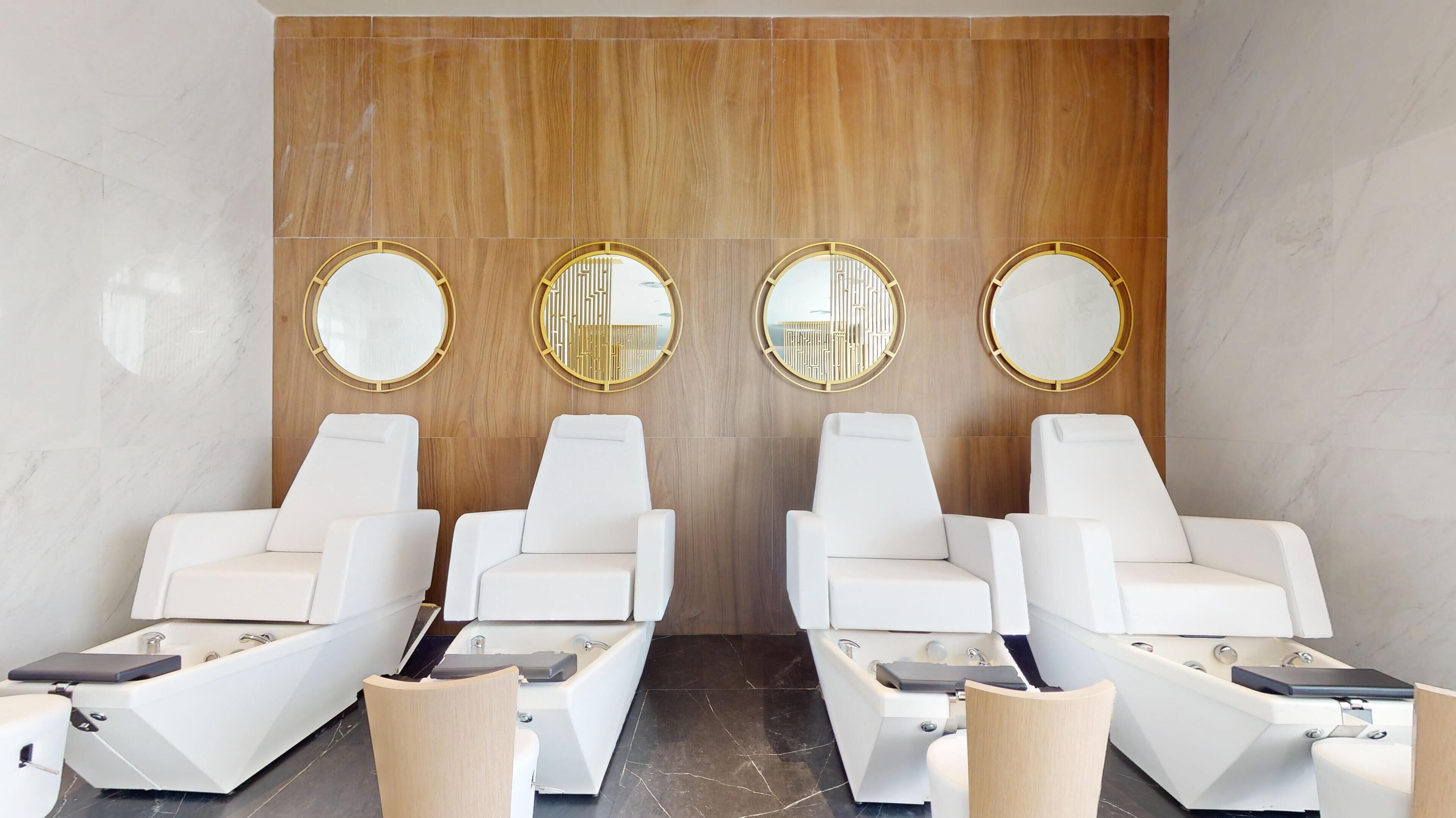 Behandlingsrum för par, bastu, bubbelpool och ångbastu