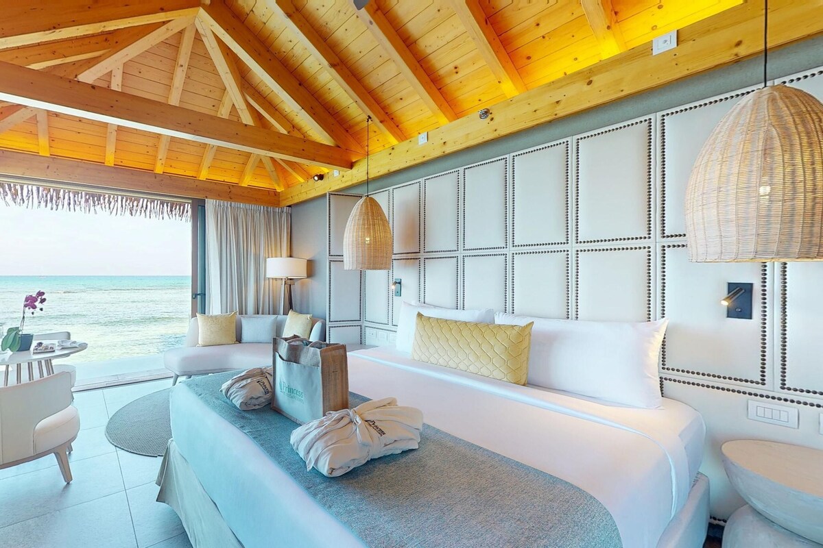 Overwater Villa with Infinity Pool | Minibar, in-room safe, iron/ironing board, WiFi (free)