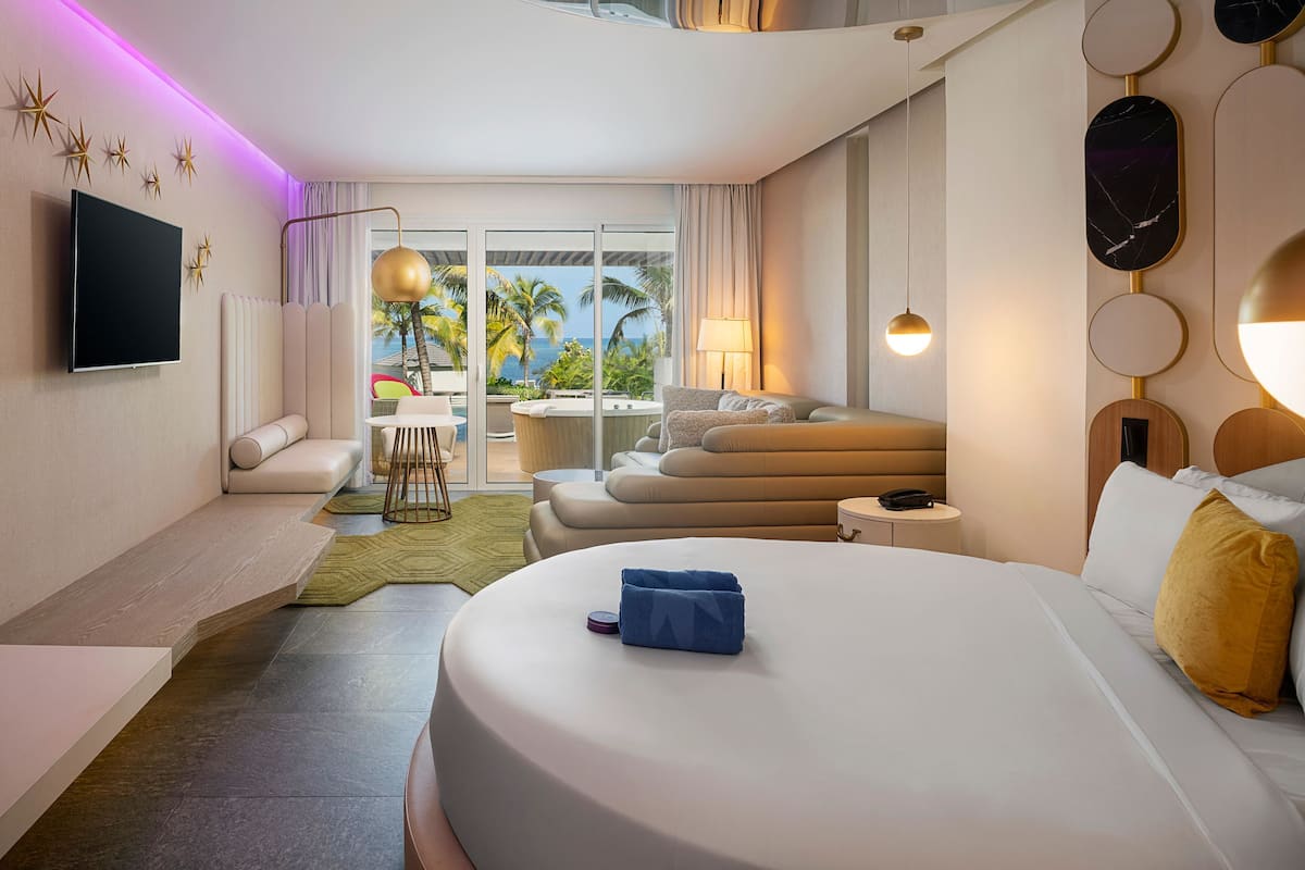 Swim Out Pleasure Junior Suite | Minibar, in-room safe, iron/ironing board, free WiFi