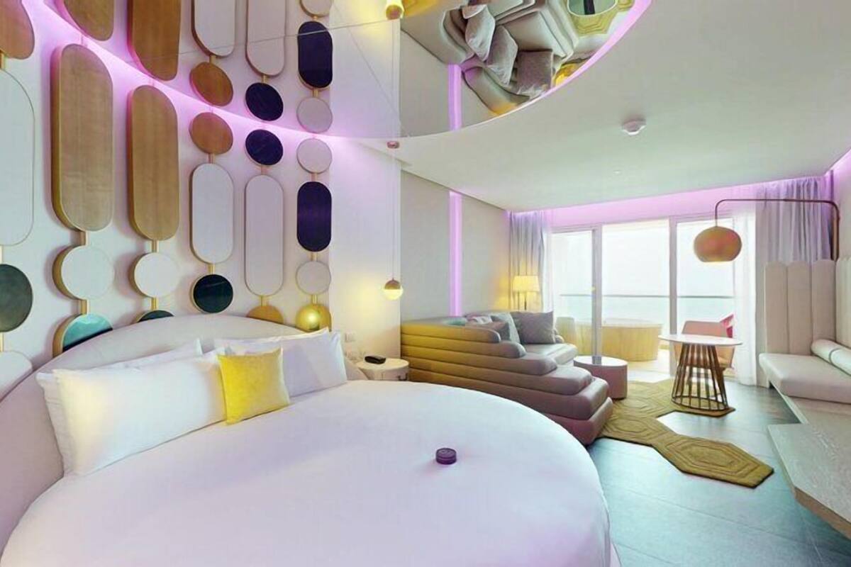 Pleasure Junior Suite | Minibar, in-room safe, iron/ironing board, WiFi (free)