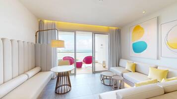 Deluxe Suite | 1 bedroom, minibar, in-room safe, iron/ironing board