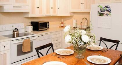 Cozy 2 Bedroom Home W/Hotub