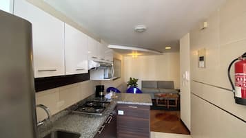 Fridge, microwave, stovetop, coffee/tea maker