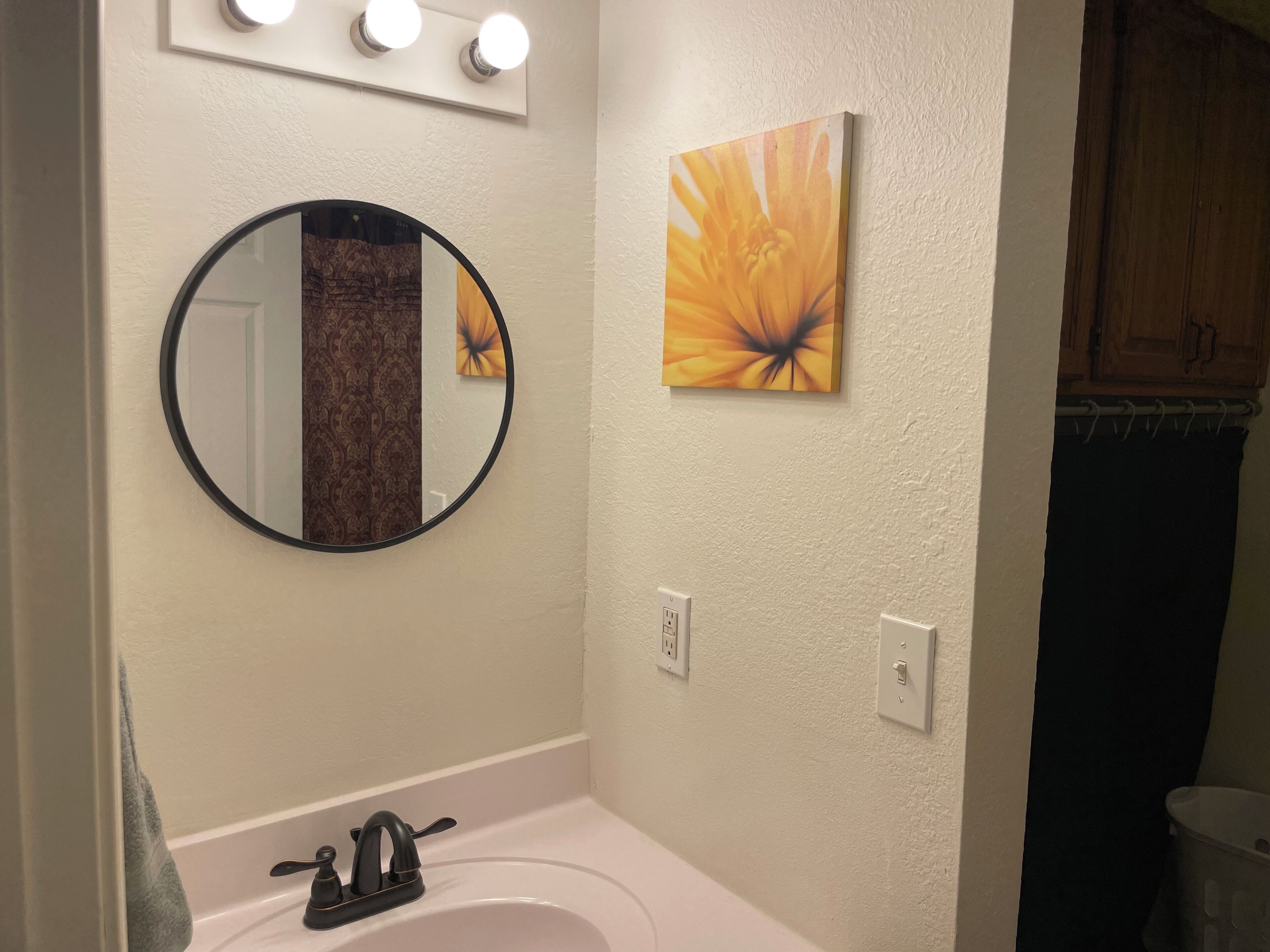 Towels, soap, shampoo, toilet paper