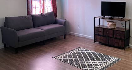 Vacation Condo #2 2BR with full kitchen, walk to river and shops, pets welcome