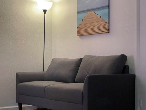 Vacation Condo #2 2BR with full kitchen, walk to river and shops, pets welcome