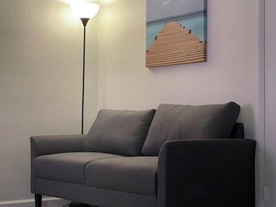 Vacation Condo #2 2BR with full kitchen, walk to river and shops, pets welcome