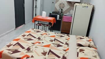 1 bedroom, desk, free WiFi, bed sheets