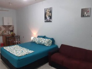 1 bedroom, desk, free WiFi, bed sheets