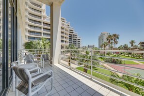 Terrace/patio - South Padre Island Gem: Community Pool & Hot Tub! (South Padre Island)