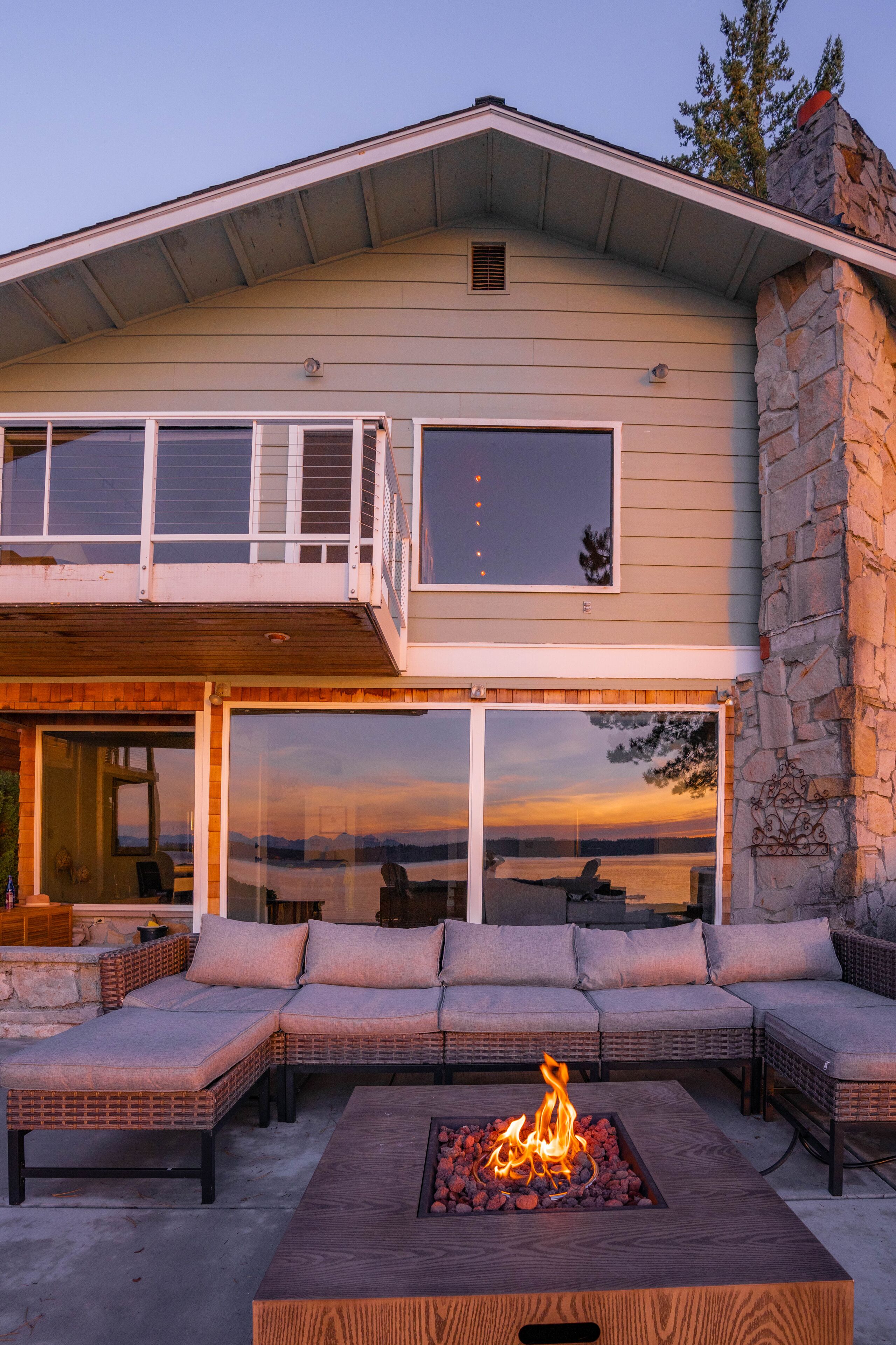 Cozy Waterfront Escape with Hot Tub, Propane Firepit, Kayaks and Beach Access