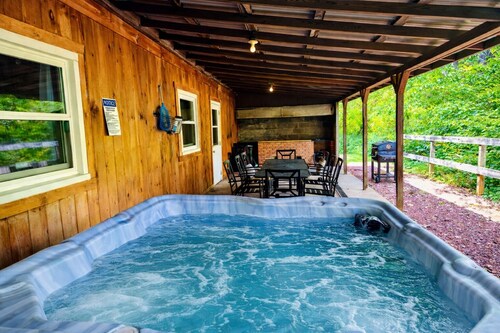 Trails End: Budget/Pet friendly: Pool Table Hot Tub Fire Pit Volleyball Court