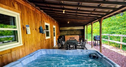 Trails End: Budget/Pet friendly: Pool Table Hot Tub Fire Pit Volleyball Court
