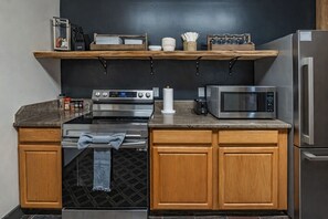 Coffee/tea maker, fridge, microwave, oven