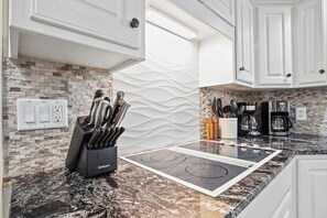 Fridge, microwave, oven, stovetop - Great Fishing Location, Propane Firepit/Fireplace, Dog Friendly, Private Dock-New Furnishings, Quiet side of the lake (Sunrise Beach)