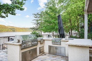 Terrace/patio - Great Fishing, Firepit/Fireplace, Dog Friendly, Private Dock-New Furnishings, Quiet side (Sunrise Beach)