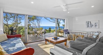 Stunning beaches, secluded bays, beautiful birds and bush walks galore!