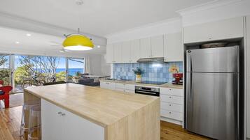 Micro-ondas, fogão, cooktop, lava-louças