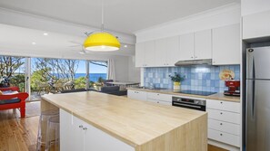 Microwave, oven, stovetop, dishwasher - Stunning beaches, secluded bays, beautiful birds and bush walks galore! (KILLCARE)