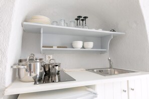 Kühlschrank, Wasserkocher mit Kaffee-/Teezubehör