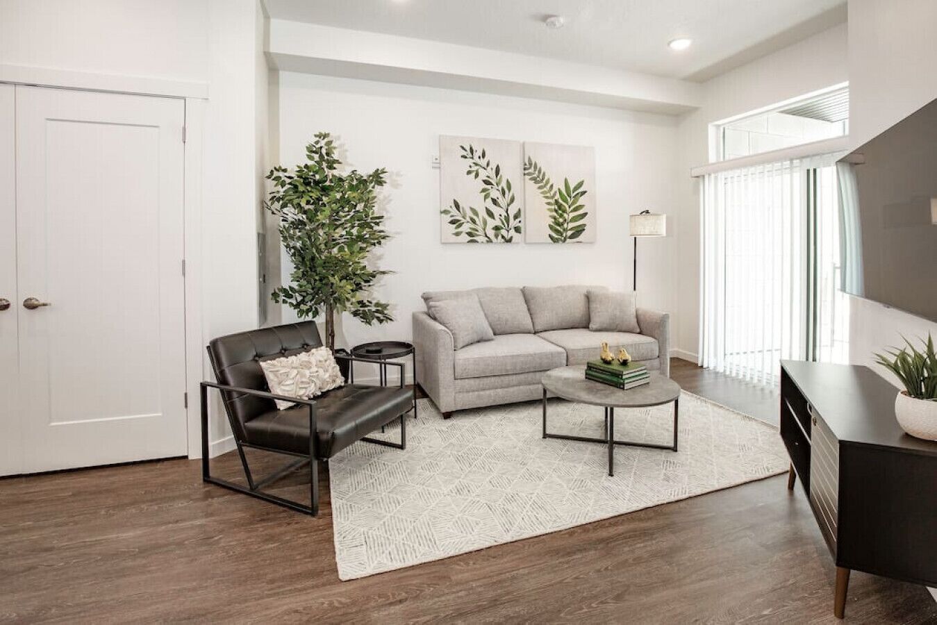 Televisie en een open haard