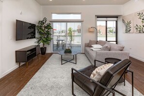 TV, fireplace - Apartment 2110 · Luxury style 2 bed 2 bath apartment (North Salt Lake)