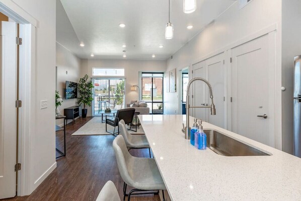 Interior - Apartment 2110 · Luxury style 2 bed 2 bath apartment (North Salt Lake)