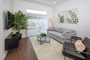 Smart TV, fireplace - Apartment 2101 · Luxury style 2 bedroom 2 bath apartment (North Salt Lake)