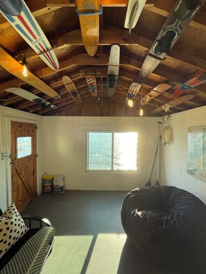 Interior - Cozy cottage 3 steps away from the lake! (Dundee)