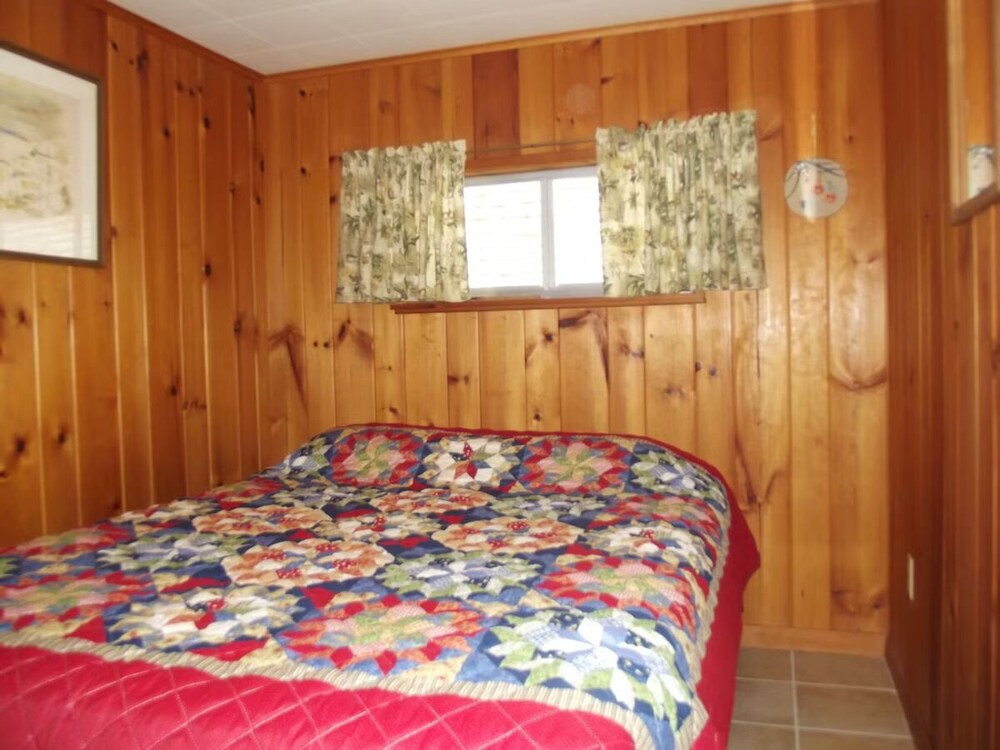 Cozy cottage 3 steps away from the lake! Dundee Vrbo