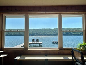 Interior - Cozy cottage 3 steps away from the lake! (Dundee)