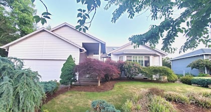 Gresham House: Your home away from home... A comfy, cozy corner of Gresham.